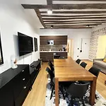 Apartment Urban Flat 108 - Stunning 4 Bdr Flat In Paris