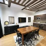 Urban Flat 108 - Stunning 4 Bdr Flat In