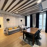 Urban Flat 108 - Stunning 4 Bdr Flat In Apartment Paris
