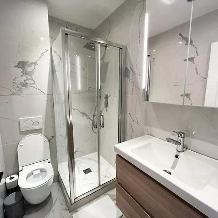 Apartment Urban Flat 108 - Stunning 4 Bdr Flat In