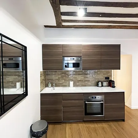 Urban Flat 108 - Stunning 4 Bdr Flat In Paris