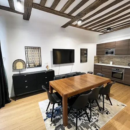 Urban Flat 108 - Stunning 4 Bdr Flat In