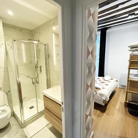 Urban Flat 108 - Stunning 4 Bdr Flat In Paris