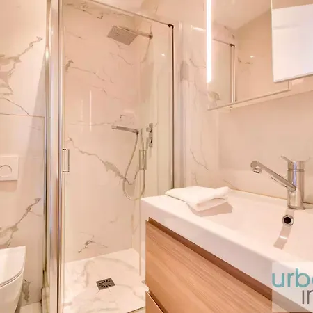 Urban Flat 108 - Stunning 4 Bdr Flat In *
