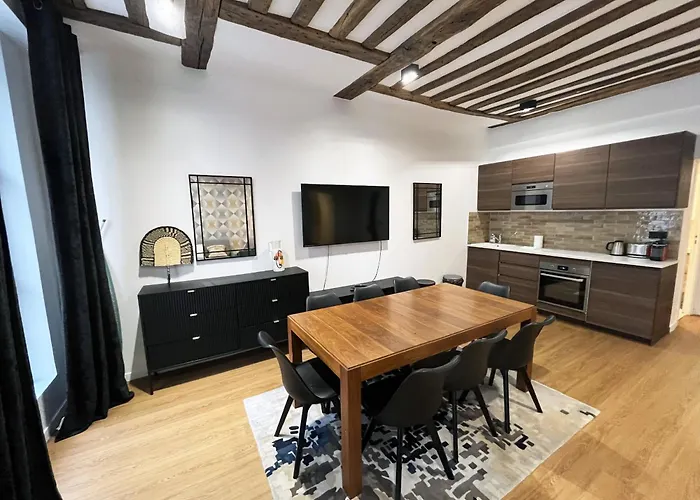 Urban Flat 108 - Stunning 4 Bdr Flat In