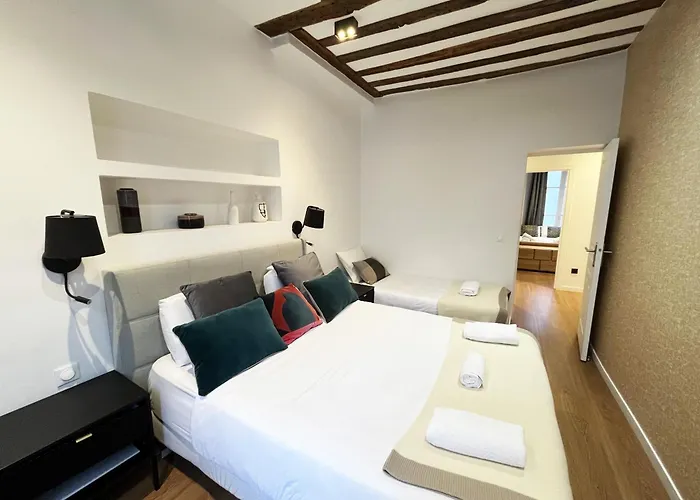 Urban Flat 108 - Stunning 4 Bdr Flat In